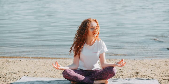 Descubriendo los beneficios del Yoga Sensible al Trauma: bienestar a través de la conexión interior